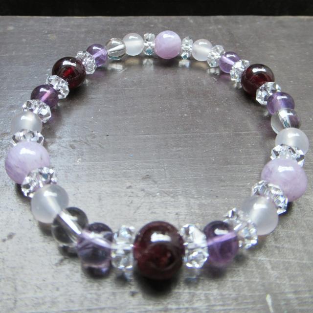 ラベンダーアメジストxガーネットxピンクカルセドニー 天然石 < 女性アクセサリー/時計 ラベンダーアメジストxガーネットxピンクカルセドニー 天然石 < 女性アクセサリー/時計の