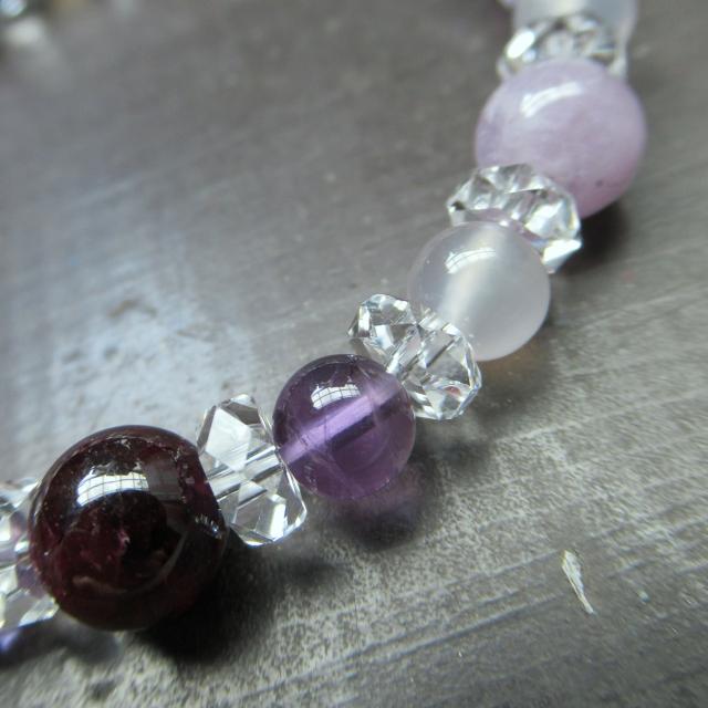 ラベンダーアメジストxガーネットxピンクカルセドニー 天然石 < 女性アクセサリー/時計 ラベンダーアメジストxガーネットxピンクカルセドニー 天然石 < 女性アクセサリー/時計の