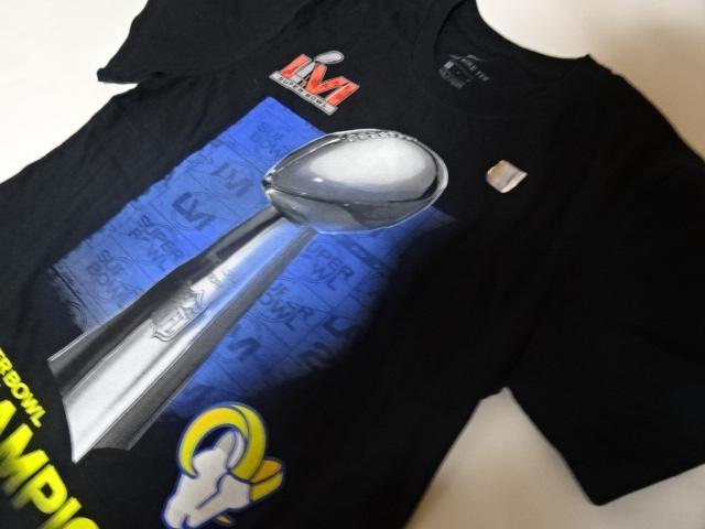 激レア ナイキ 第56回スーパーボウル チャンピオン LAラムズTシャツUS S < 男性ファッション  激レア ナイキ 第56回スーパーボウル チャンピオン LAラムズTシャツUS S < 男性ファッションの