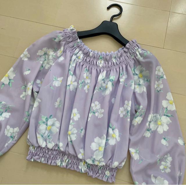 新品 CECIL Mc BEE 花柄シャーリング ブラウス < ブランド  新品 CECIL Mc BEE 花柄シャーリング ブラウス < ブランドの