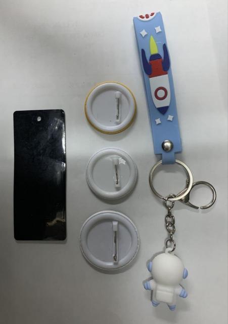 新品 キーホルダー / 缶バッジ セット < 男性ファッション 新品 キーホルダー / 缶バッジ セット < 男性ファッションの