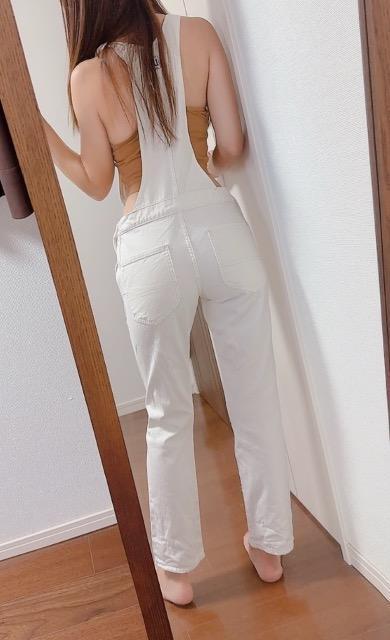 Lee ホワイトオーバーオール 細身デニム カップ内蔵キャミインナー肌魅せ < ブランド Lee ホワイトオーバーオール 細身デニム カップ内蔵キャミインナー肌魅せ < ブランドの