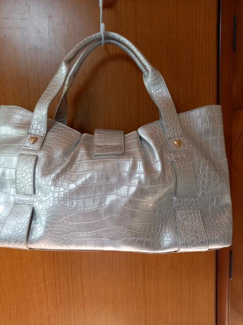 H シルバー色のバック < 女性ファッション  H シルバー色のバック < 女性ファッションの