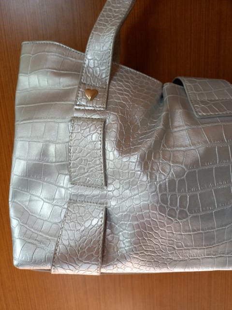 H シルバー色のバック < 女性ファッション  H シルバー色のバック < 女性ファッションの