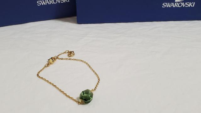 正規未 レア スワロフスキー リフレクションクリスタル スワンチャームチェーンブレスレット 緑石L×ロゴアイコン 付属有○調節可 < ブランド  正規未 レア スワロフスキー リフレクションクリスタル スワンチャームチェーンブレスレット 緑石L×ロゴアイコン 付属有○調節可 < ブランドの