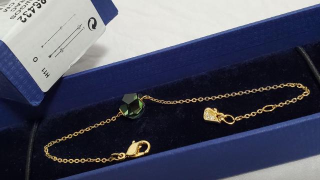 正規未 レア スワロフスキー リフレクションクリスタル スワンチャームチェーンブレスレット 緑石L×ロゴアイコン 付属有○調節可 < ブランド  正規未 レア スワロフスキー リフレクションクリスタル スワンチャームチェーンブレスレット 緑石L×ロゴアイコン 付属有○調節可 < ブランドの