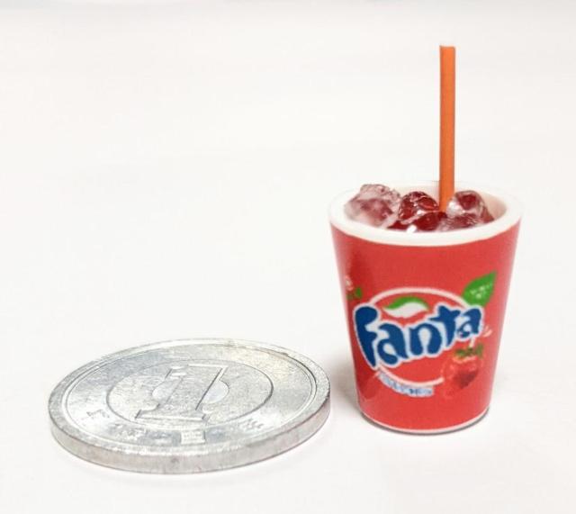 ミニチュア★ファンタ★ストロベリー★イチゴ★紙コップ★ドールハウスに★デザイン違いたくさんあります★ < おもちゃ  ミニチュア★ファンタ★ストロベリー★イチゴ★紙コップ★ドールハウスに★デザイン違いたくさんあります★  < おもちゃの