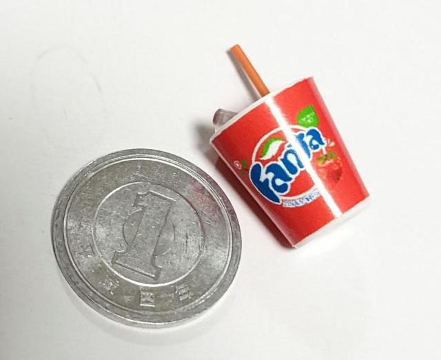 ミニチュア★ファンタ★ストロベリー★イチゴ★紙コップ★ドールハウスに★デザイン違いたくさんあります★ < おもちゃ  ミニチュア★ファンタ★ストロベリー★イチゴ★紙コップ★ドールハウスに★デザイン違いたくさんあります★ < おもちゃの