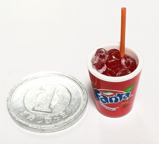 ミニチュア★ファンタ★ストロベリー★イチゴ★紙コップ★ドールハウスに★デザイン違いたくさんあります★ < おもちゃ  ミニチュア★ファンタ★ストロベリー★イチゴ★紙コップ★ドールハウスに★デザイン違いたくさんあります★ < おもちゃの