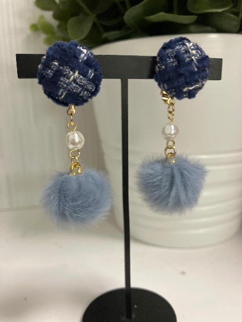 ハンドメイド ファーボールを使用したイヤリング < 女性ファッション  ハンドメイド ファーボールを使用したイヤリング  < 女性ファッションの