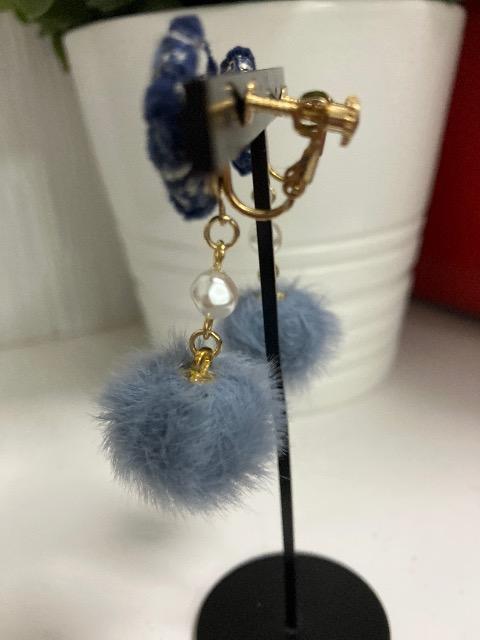 ハンドメイド ファーボールを使用したイヤリング < 女性ファッション  ハンドメイド ファーボールを使用したイヤリング < 女性ファッションの