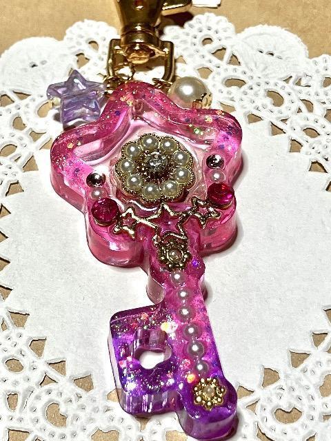 レジン バックチャーム ハンドメイド シェイカー ピンク < 女性ファッション レジン バックチャーム ハンドメイド シェイカー ピンク < 女性ファッションの