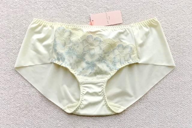 Triumph AMOSTYLE ショーツ Mサイズ ヒップハング 3枚セット < 女性ファッション Triumph AMOSTYLE ショーツ Mサイズ ヒップハング 3枚セット < 女性ファッションの