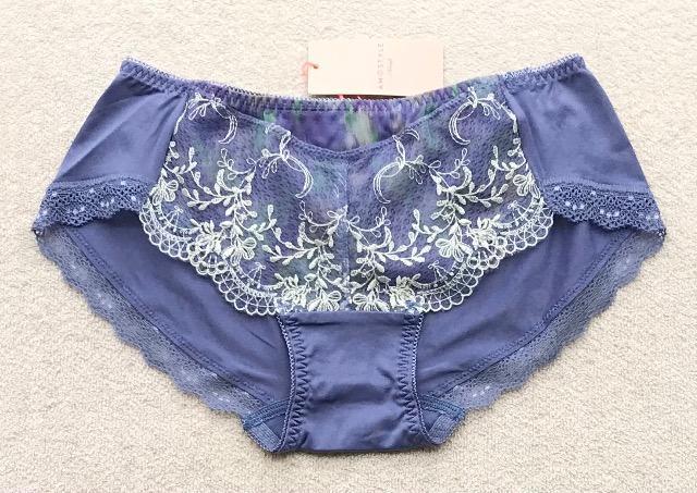 Triumph AMOSTYLE ショーツ Mサイズ ヒップハング 3枚セット < 女性ファッション Triumph AMOSTYLE ショーツ Mサイズ ヒップハング 3枚セット < 女性ファッションの