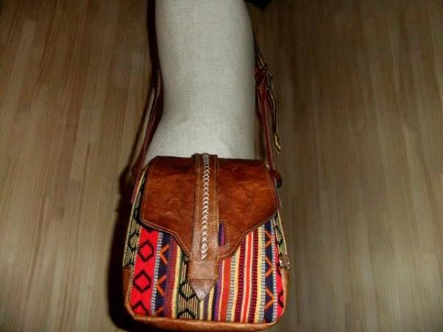 希少 ネパール ハンドメイド レザー ショルダーバッグ < 女性ファッション  希少 ネパール ハンドメイド レザー ショルダーバッグ  < 女性ファッションの
