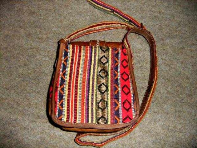 希少 ネパール ハンドメイド レザー ショルダーバッグ < 女性ファッション  希少 ネパール ハンドメイド レザー ショルダーバッグ < 女性ファッションの
