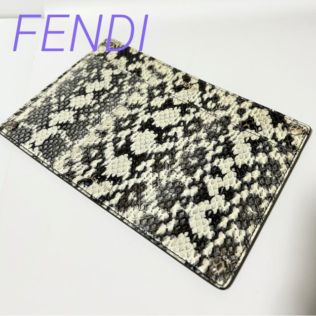 ���i FENDI �t�F���f�B �p�C�\�� �s�[�J�u�[ �o�b�O�C���|�P�b�g  �� �u�����h�� 