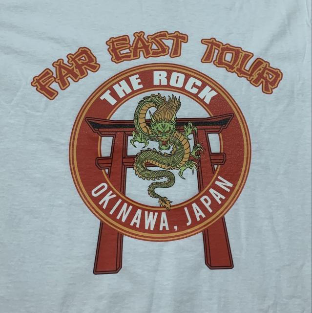新品 FAR EAST TOUR THE ROCK US ミリタリTシャツ 白 M < 男性ファッション  新品 FAR EAST TOUR THE ROCK US ミリタリTシャツ 白 M < 男性ファッションの