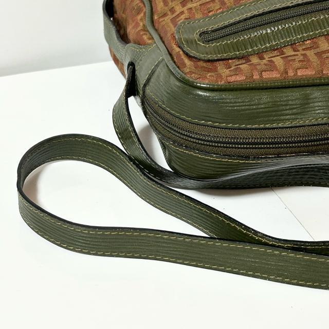 FENDI �Y�b�J ���B���e�[�W FF���S �L�����o�X ���U�[ �V�����_�[�o�b�O �u���E�� �J�[�L �� �u�����h�� 