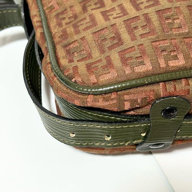 FENDI �Y�b�J ���B���e�[�W FF���S �L�����o�X ���U�[ �V�����_�[�o�b�O �u���E�� �J�[�L �� �u�����h�� 