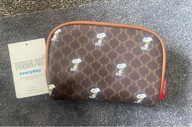 新品☆しまむら スヌーピー モノグラムポーチ☆ < アニメ/コミック/キャラクター 新品☆しまむら スヌーピー モノグラムポーチ☆ < アニメ/コミック/キャラクターの