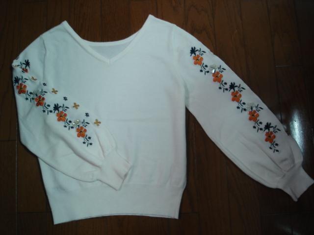 ★クイーンズコート 袖花刺繍&ビーズデザイン前後2wayニット★超激安! < ブランド  ★クイーンズコート 袖花刺繍&ビーズデザイン前後2wayニット★超激安!  < ブランドの