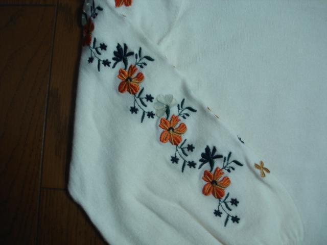 ★クイーンズコート 袖花刺繍&ビーズデザイン前後2wayニット★超激安! < ブランド  ★クイーンズコート 袖花刺繍&ビーズデザイン前後2wayニット★超激安! < ブランドの