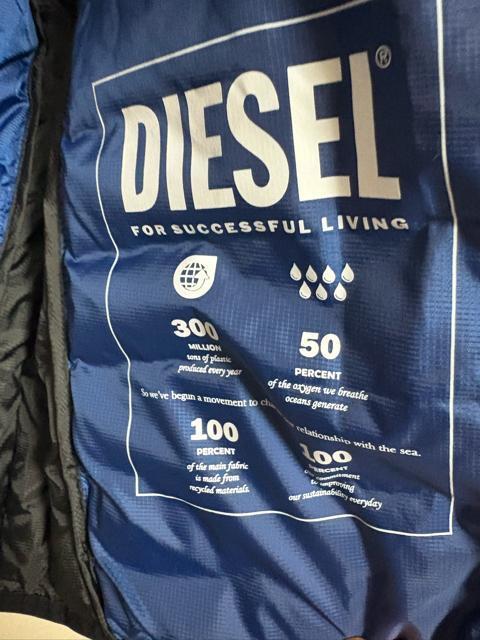 【新品・タグ付き】DIESEL ディーゼル青ダウンジャケット14Y < ブランド 【新品・タグ付き】DIESEL ディーゼル青ダウンジャケット14Y < ブランドの