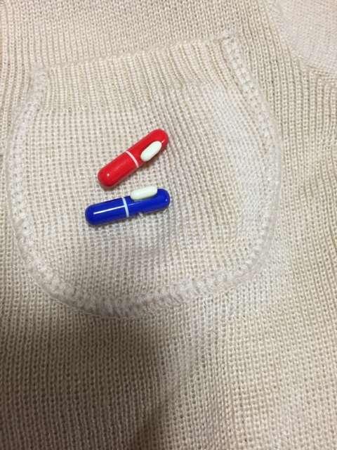 子供服 ベージュVネック長袖ニット 赤と青のペンがワンポイント < キッズ/ベビー  子供服 ベージュVネック長袖ニット 赤と青のペンがワンポイント < キッズ/ベビーの