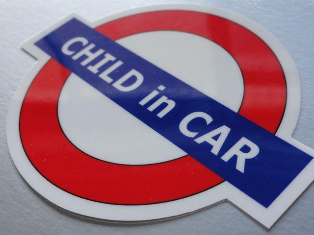 ロンドン地下鉄CHILD in CARステッカー★イギリス! 即買 < 自動車/バイク ロンドン地下鉄CHILD in CARステッカー★イギリス! 即買 < 自動車/バイク