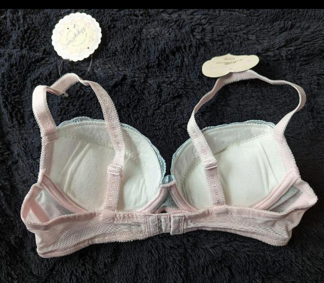 D70★Lilyage coco★ふんわりバスト★美レースブラジャー★新品★送料無料 < 女性ファッション  D70★Lilyage coco★ふんわりバスト★美レースブラジャー★新品★送料無料 < 女性ファッションの