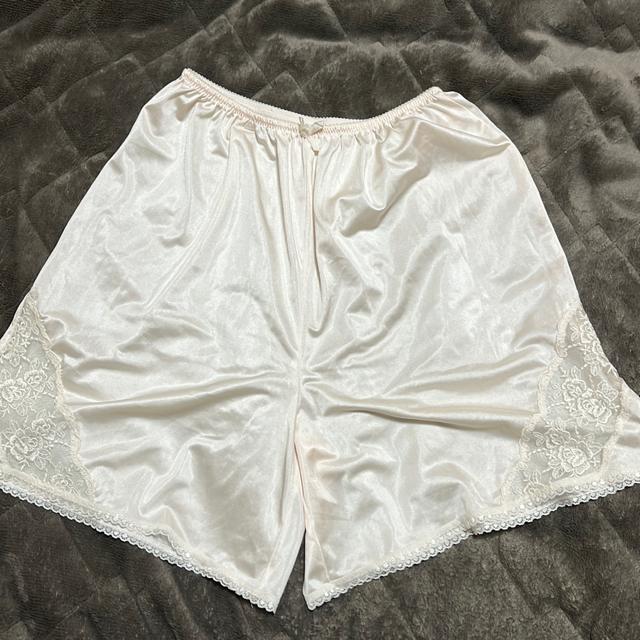 ☆☆☆☆タンス整理品 衣類 おまとめOK ホームクリーニング済み フレアパンツ ゴールド系 Mサイズ レース ◎ < 女性ファッション  ☆☆☆☆タンス整理品 衣類 おまとめOK ホームクリーニング済み フレアパンツ ゴールド系 Mサイズ レース ◎  < 女性ファッションの