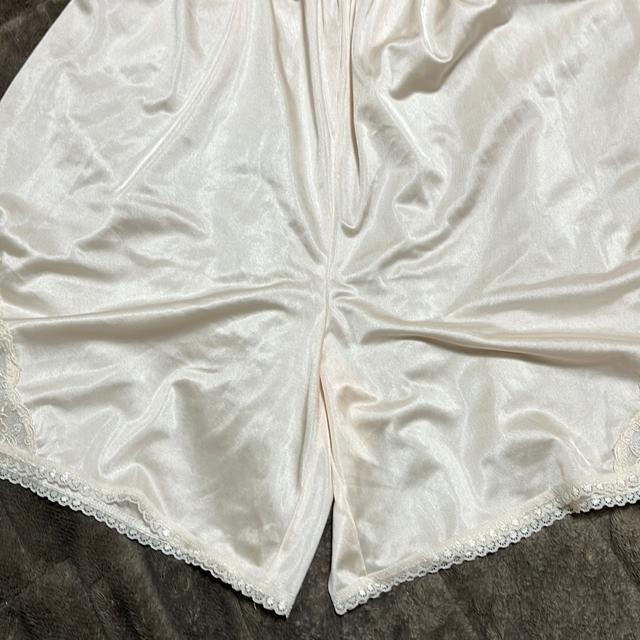 ☆☆☆☆タンス整理品 衣類 おまとめOK ホームクリーニング済み フレアパンツ ゴールド系 Mサイズ レース ◎ < 女性ファッション  ☆☆☆☆タンス整理品 衣類 おまとめOK ホームクリーニング済み フレアパンツ ゴールド系 Mサイズ レース ◎ < 女性ファッションの