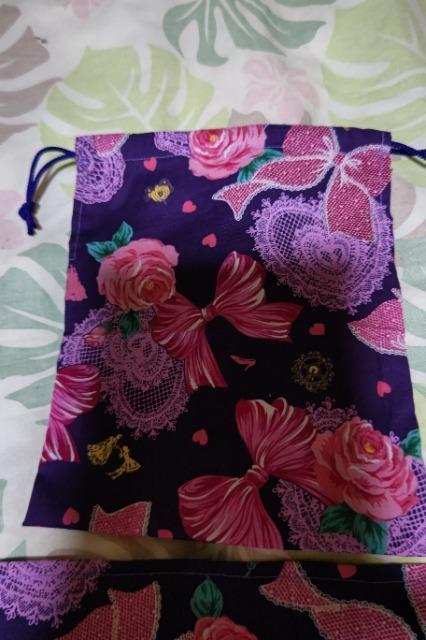 ★新品紫×薔薇リボンハートレースラメ入シンデレラ柄給食巾着袋&ランチョンマットセット < キッズ/ベビー ★新品紫×薔薇リボンハートレースラメ入シンデレラ柄給食巾着袋&ランチョンマットセット < キッズ/ベビーの