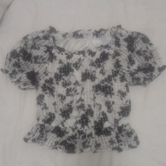 INGNI パフスリーブ チェック花柄シアーブラウス Mサイズ 送料無料 < ブランド  INGNI パフスリーブ チェック花柄シアーブラウス Mサイズ 送料無料 < ブランドの