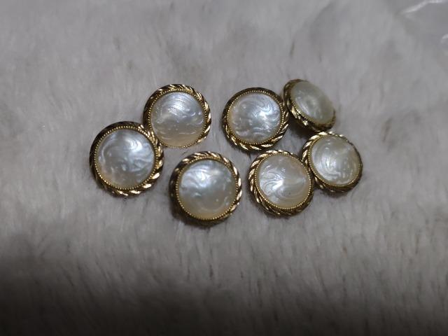 お洒落なミニボタン★7個セット★中古品です < ペット/手芸/園芸 お洒落なミニボタン★7個セット★中古品です < ペット/手芸/園芸の