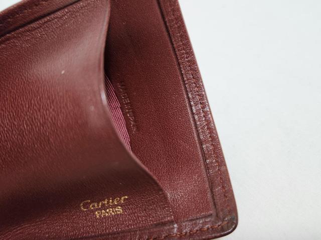 正規 カルティエ 2Cロゴ ゴールドフィニッシュ装飾 レザーマネークリップ 赤 エンブレムアイコン 二つ折り ペーパーウォレット < ブランド  正規 カルティエ 2Cロゴ ゴールドフィニッシュ装飾 レザーマネークリップ 赤 エンブレムアイコン 二つ折り ペーパーウォレット < ブランドの