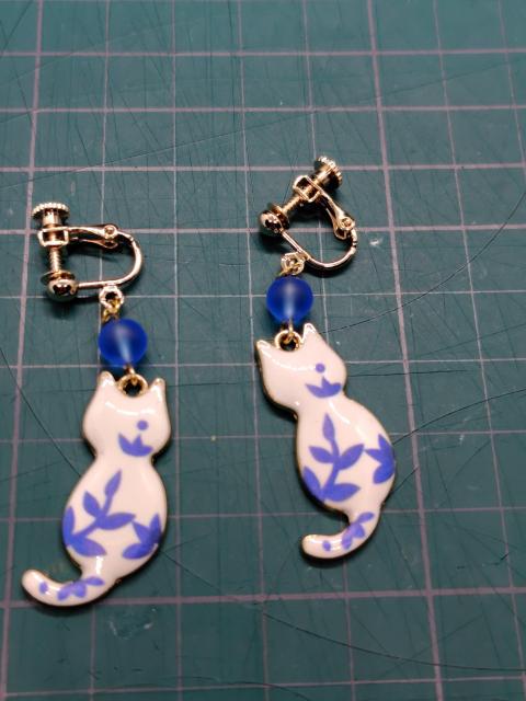 猫シルエットイヤリング・青 < 女性ファッション 猫シルエットイヤリング・青 < 女性ファッションの