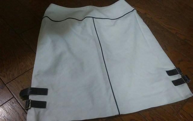 67ー93 白 膝上スカート 美品 < 女性ファッション 67ー93 白 膝上スカート 美品 < 女性ファッションの
