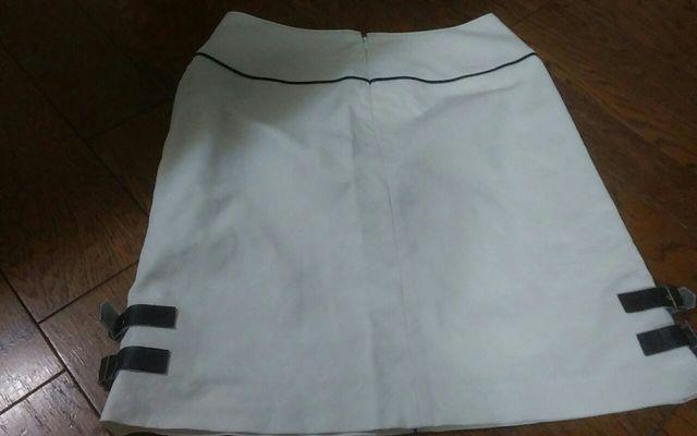 67ー93 白 膝上スカート 美品 < 女性ファッション 67ー93 白 膝上スカート 美品 < 女性ファッションの