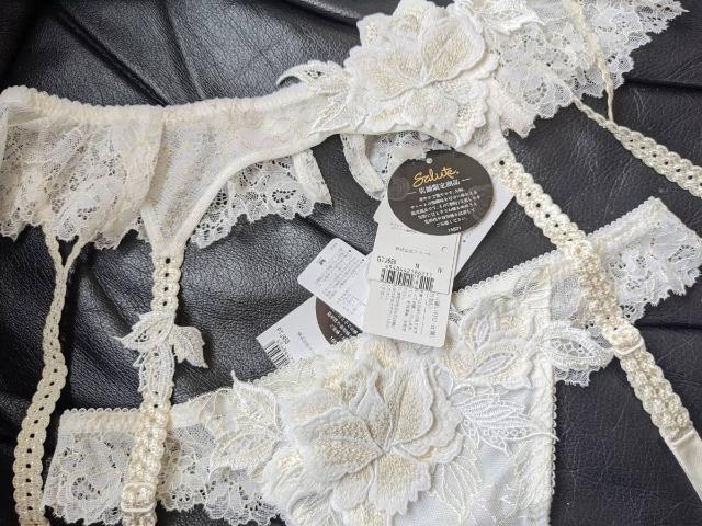 salute/サルート/店舗限定/58G/人肌のエロス/ガーターベルト/ソングTバックショーツ/IV/M < 女性ファッション  salute/サルート/店舗限定/58G/人肌のエロス/ガーターベルト/ソングTバックショーツ/IV/M  < 女性ファッションの