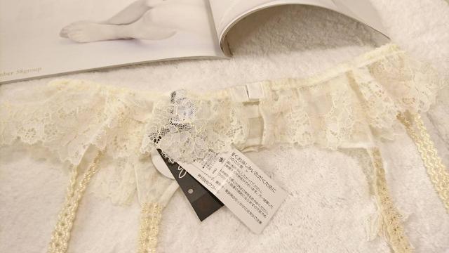 salute/サルート/店舗限定/58G/人肌のエロス/ガーターベルト/ソングTバックショーツ/IV/M < 女性ファッション  salute/サルート/店舗限定/58G/人肌のエロス/ガーターベルト/ソングTバックショーツ/IV/M < 女性ファッションの