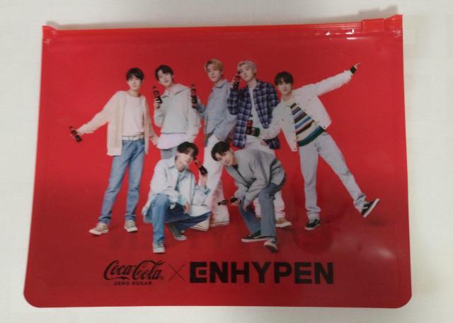 ENHYPEN ビニール ポーチ 赤 エンハイフン エナイプン < タレントグッズ  ENHYPEN ビニール ポーチ 赤 エンハイフン エナイプン  < タレントグッズの