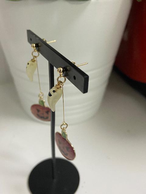 ハンドメイド ハロウィン おばけとカボチャのピアス ポストタイプ < 女性ファッション  ハンドメイド ハロウィン おばけとカボチャのピアス ポストタイプ < 女性ファッションの