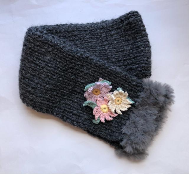 ハンドメイド マフラー 一巻き用 ウール100% グレー 春色お花 < 女性ファッション  ハンドメイド マフラー 一巻き用 ウール100% グレー 春色お花 < 女性ファッションの