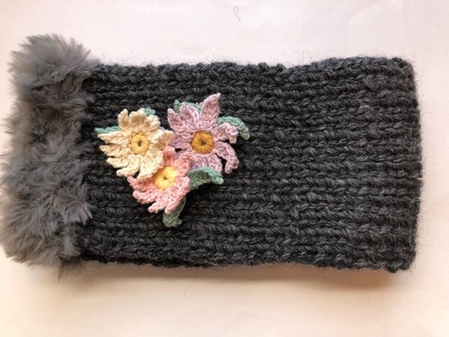 ハンドメイド マフラー 一巻き用 ウール100% グレー 春色お花 < 女性ファッション  ハンドメイド マフラー 一巻き用 ウール100% グレー 春色お花 < 女性ファッションの