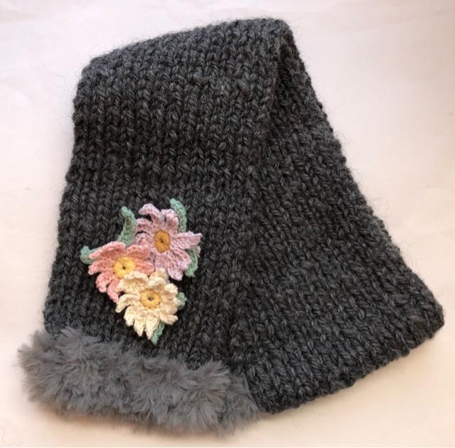 ハンドメイド マフラー 一巻き用 ウール100% グレー 春色お花 < 女性ファッション  ハンドメイド マフラー 一巻き用 ウール100% グレー 春色お花 < 女性ファッションの