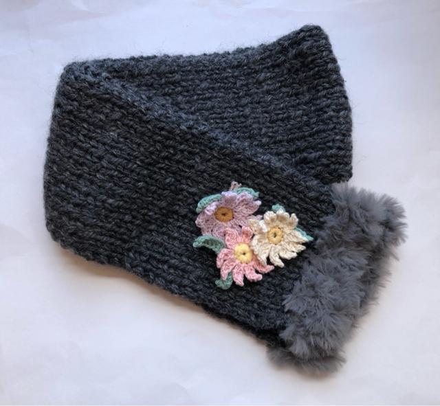 ハンドメイド マフラー 一巻き用 ウール100% グレー 春色お花 < 女性ファッション  ハンドメイド マフラー 一巻き用 ウール100% グレー 春色お花 < 女性ファッションの