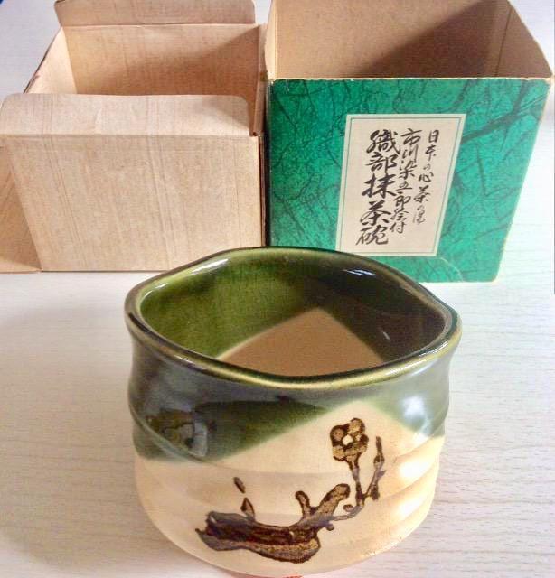 『織部焼き☆抹茶碗』市川染五郎絵付(現・松本白鸚) < ホビー 『織部焼き☆抹茶碗』市川染五郎絵付(現・松本白鸚) < ホビーの