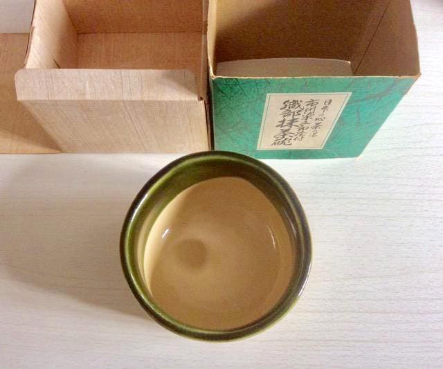 『織部焼き☆抹茶碗』市川染五郎絵付(現・松本白鸚) < ホビー 『織部焼き☆抹茶碗』市川染五郎絵付(現・松本白鸚) < ホビーの